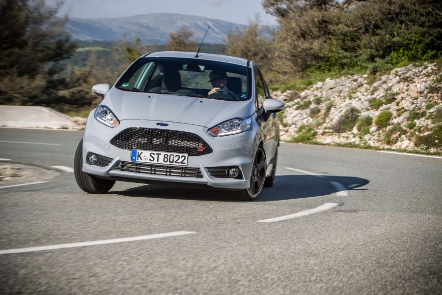 Ford Fiesta ST200 2016 года  (фото 26 из 36)